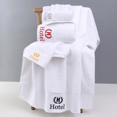 Buy Custom Embroidered Bath Towels 100% Cotton Easy Cleaning Moisture Proof online manufacture