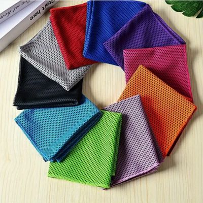 खरीदें Microfiber Sport Towel with Integrated Nutrition Storage Waterproof Compartments and Silver-Ion Antimicrobial Technology for Endurance Running online manufacture