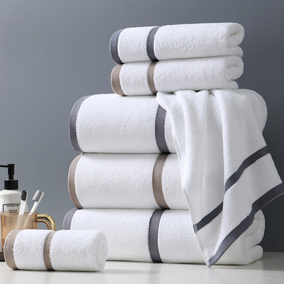 Une collection de serviettes de bain polyvalente