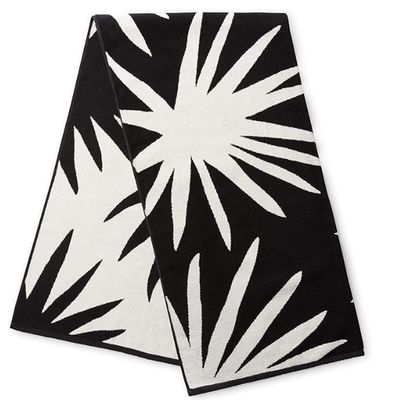 Plush Luxury Beach Towels for Sun Seekers Who Love Comfort, Quality, and Timeless Elegance
